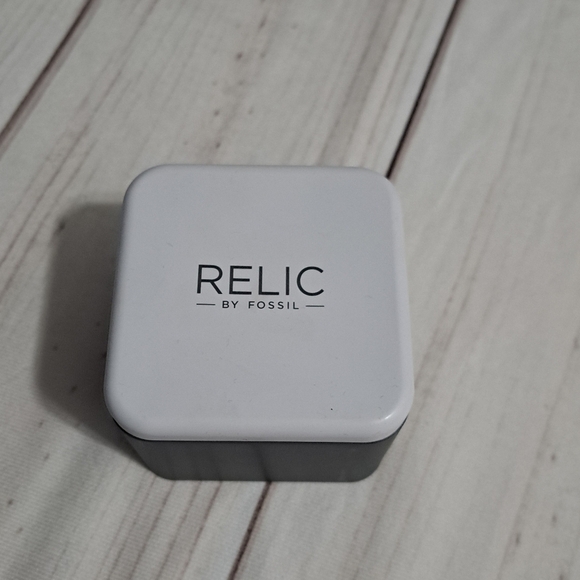 RELIC Watch Two Tone Clear Stones Needs a battery - Picture 2 of 10